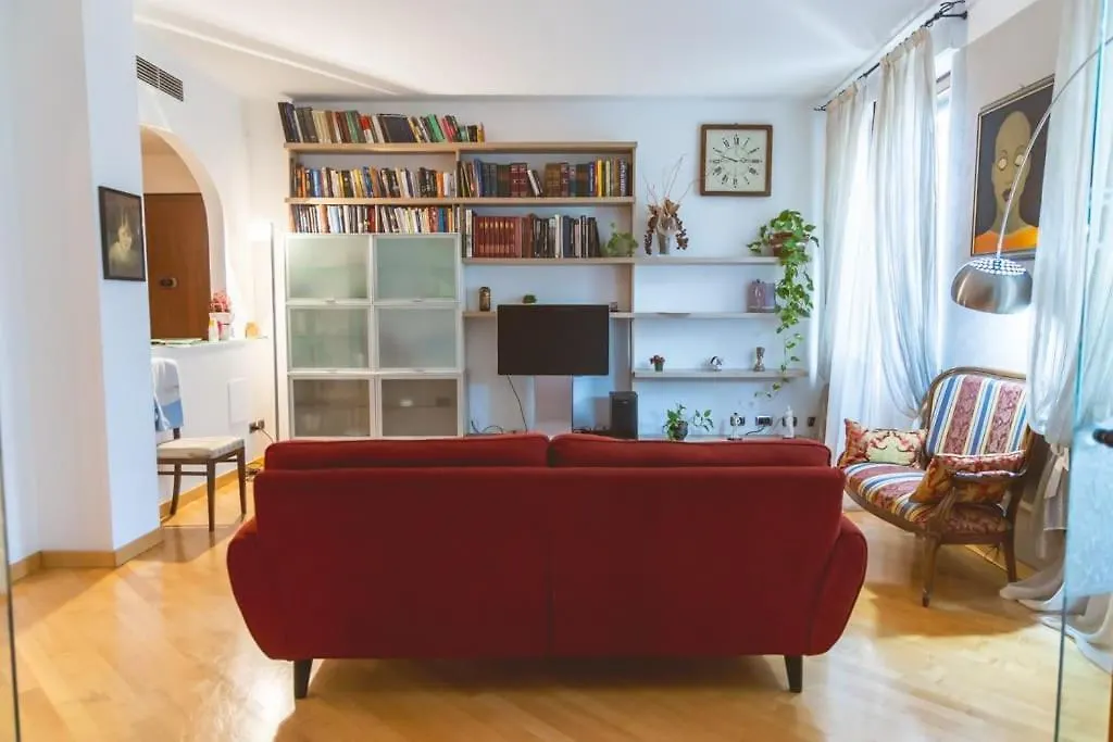Ampia Oasi A Porta Venezia: Casa In Milano Centro Apartment Italy