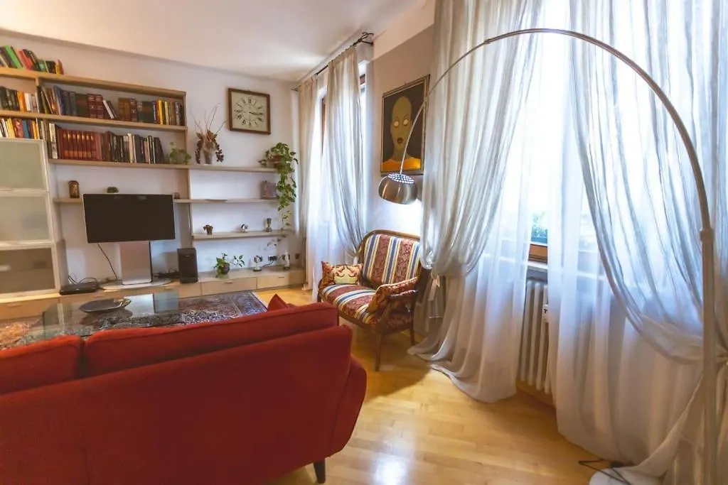 Ampia Oasi A Porta Venezia: Casa In Milano Centro Apartment  Milan
