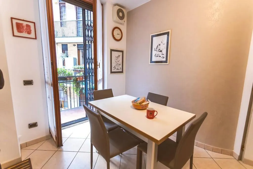 Ampia Oasi A Porta Venezia: Casa In Milano Centro Apartment 0*, Milan
