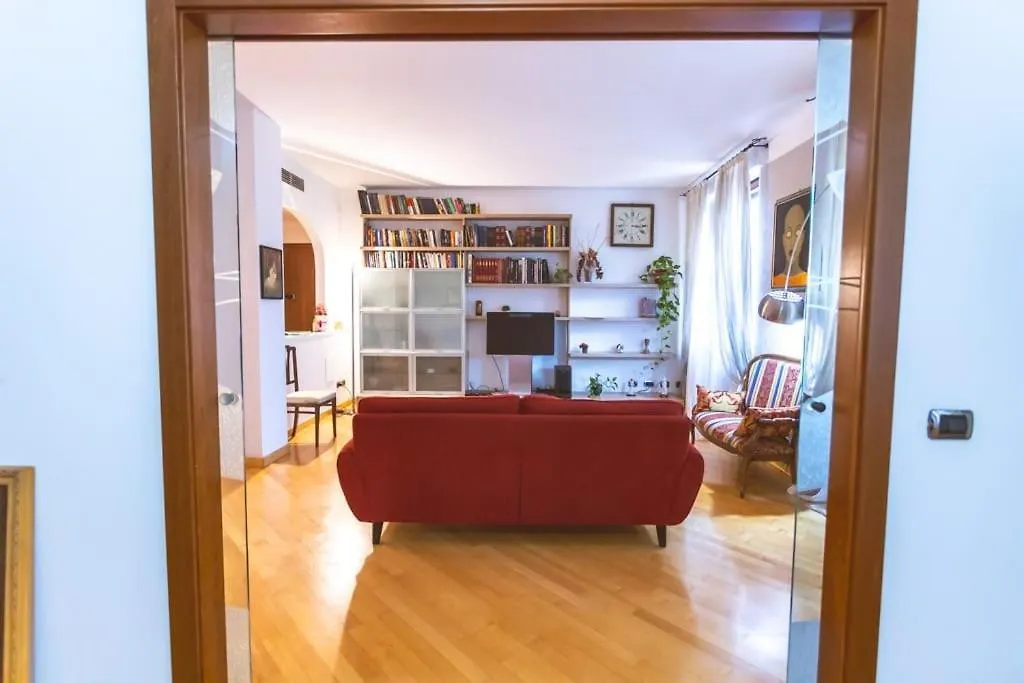 Ampia Oasi A Porta Venezia: Casa In Milano Centro Apartment  Milan