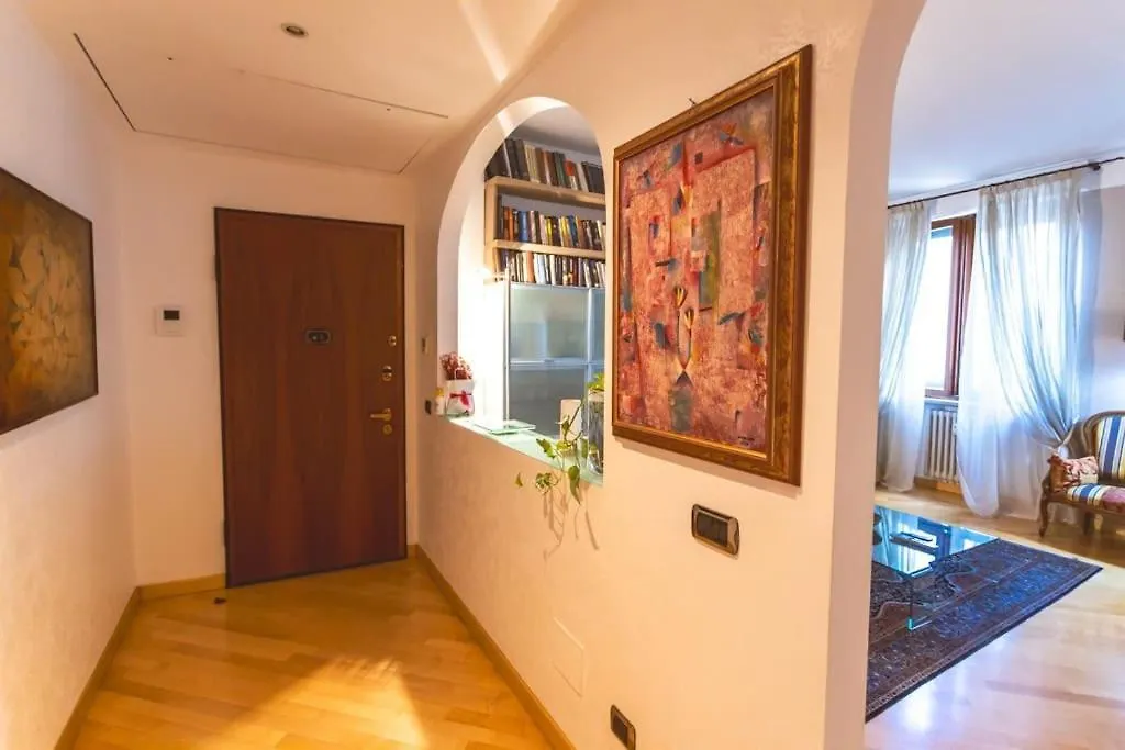 Ampia Oasi A Porta Venezia: Casa In Milano Centro Apartment Italy
