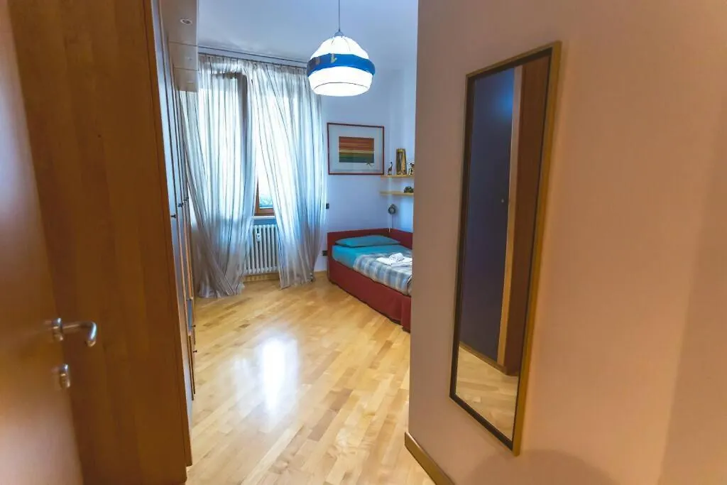 Ampia Oasi A Porta Venezia: Casa In Milano Centro Apartment  Milan