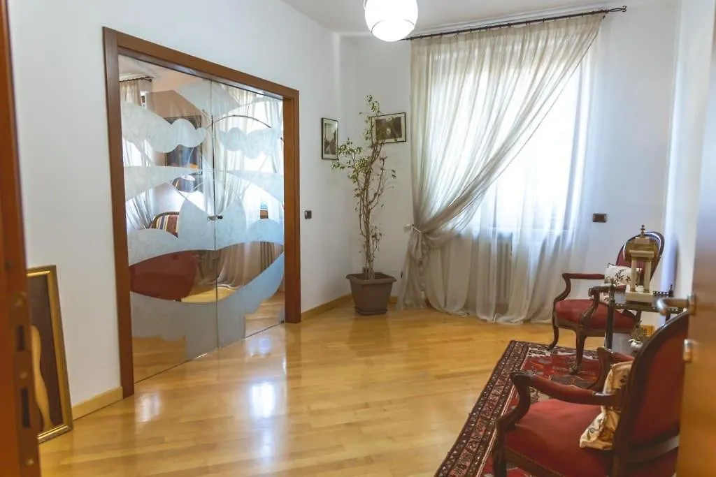 Ampia Oasi A Porta Venezia: Casa In Milano Centro Apartment