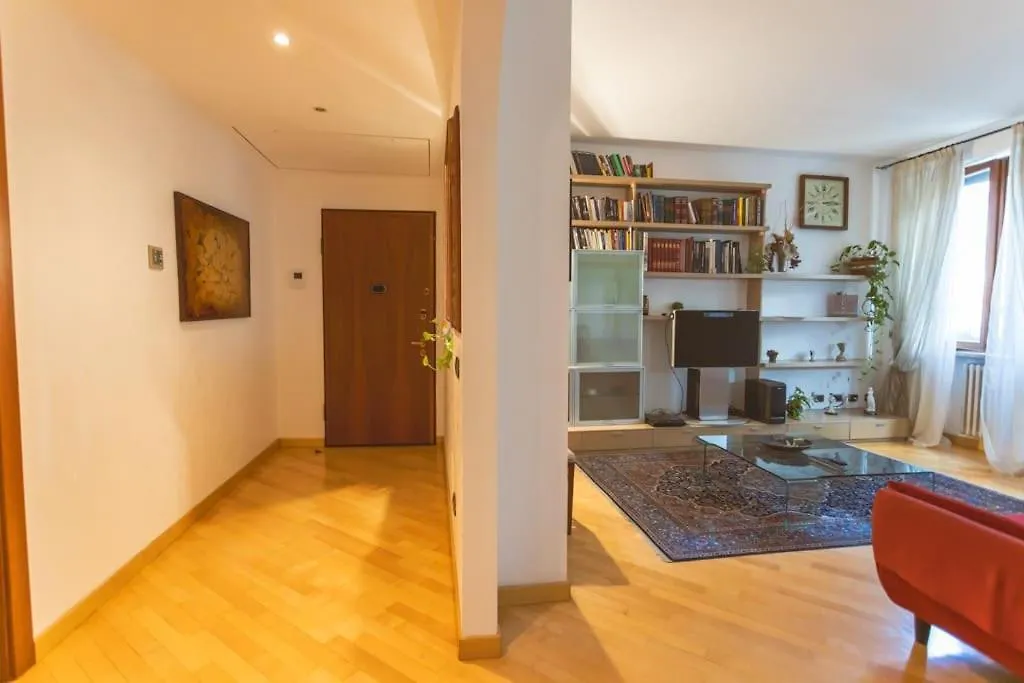 Ampia Oasi A Porta Venezia: Casa In Milano Centro Apartment Italy