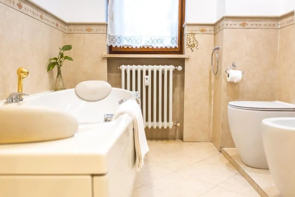 Ampia Oasi A Porta Venezia: Casa In Milano Centro Apartment Milan