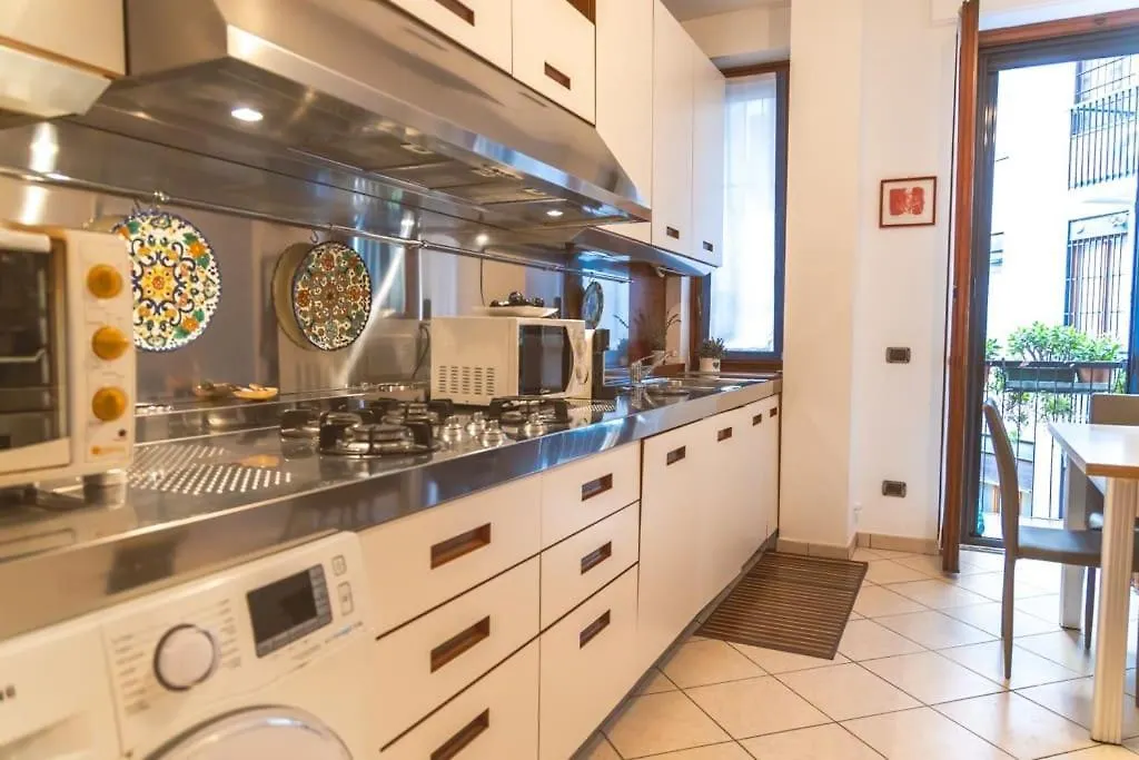 Ampia Oasi A Porta Venezia: Casa In Milano Centro Apartment Italy