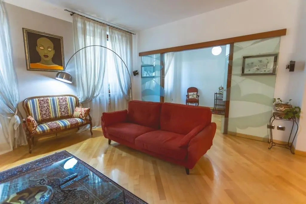 Ampia Oasi A Porta Venezia: Casa In Milano Centro Apartment  Milan