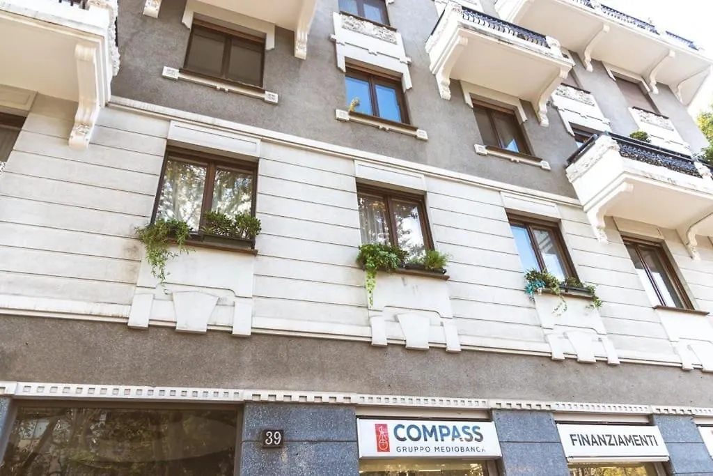 Ampia Oasi A Porta Venezia: Casa In Milano Centro Apartment Italy